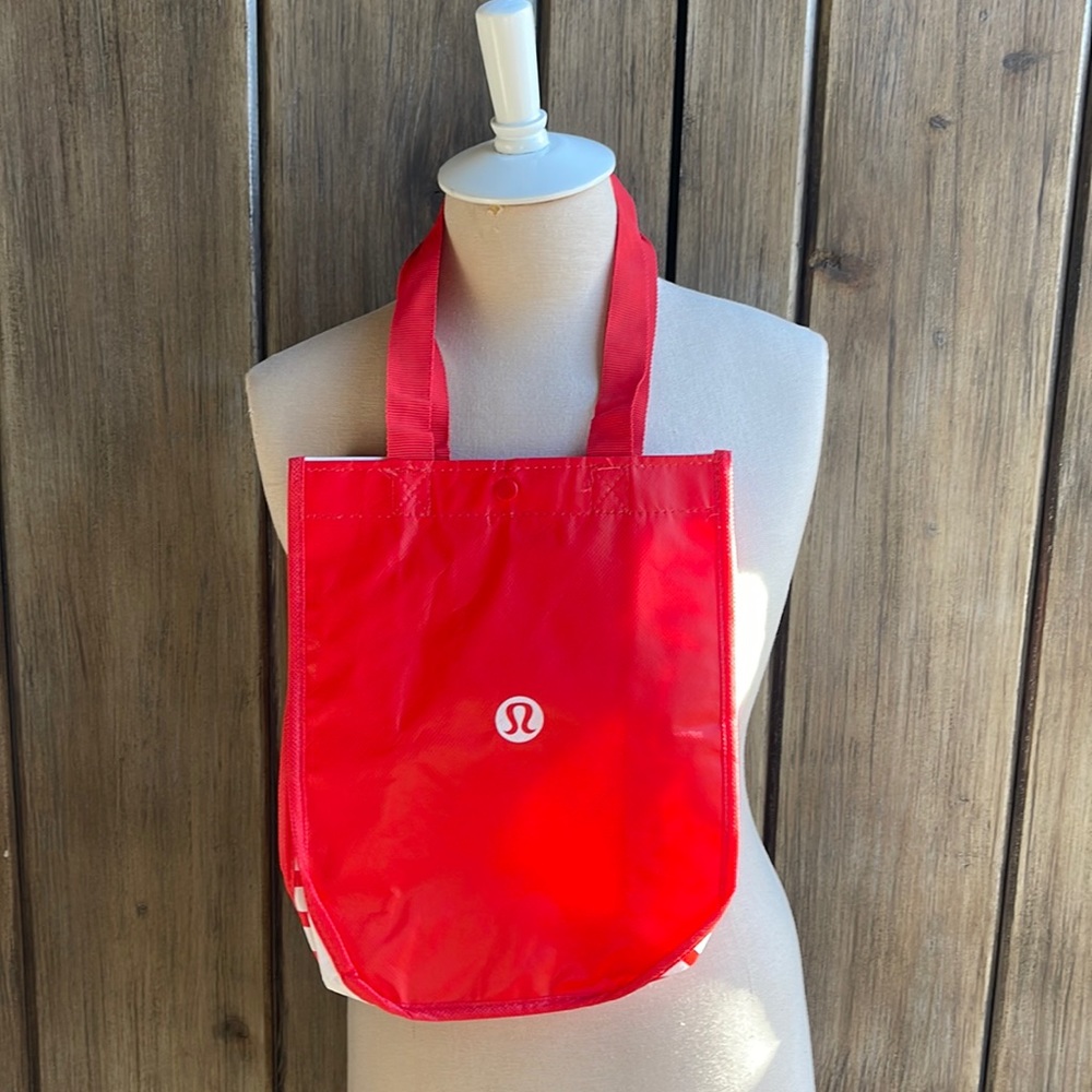 Lululemon bag • with snap closure
